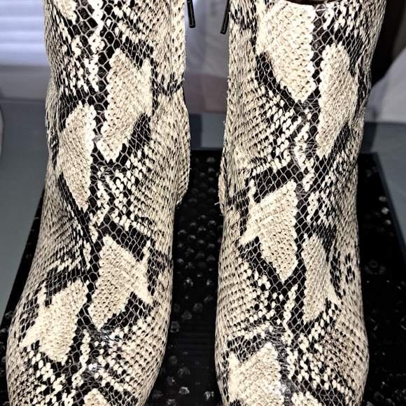 Sam Edelman Ankle Boots - Picture 2 of 8